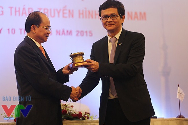  Ông Trần Bình Minh (phải) tiếp tục giữ chức vụ Tổng Giám đốc Đài Truyền hình Việt Nam. (Ảnh: VTV) 