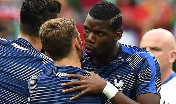 Pogba keu goi Griezmann gia nhap Man Utd hinh anh 1