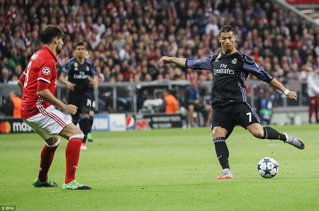  C.Ronaldo đã tỏa sáng với cú đúp ở lượt đi 