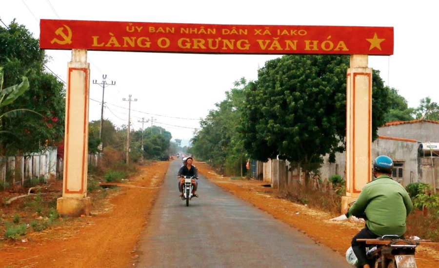 tuc gian, chong phong dao vao nguc vo tu vong hinh anh 1