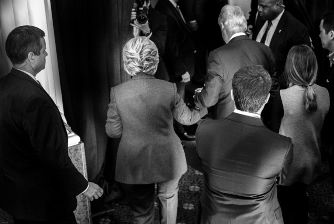 Hillary xin loi Obama sau that bai truoc Trump hinh anh 1