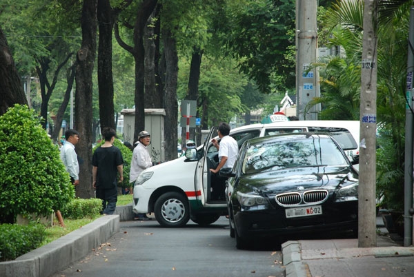 quận 1 giành vỉa hè, đoàn ngọc hải, xe biển xanh, vỉa hè bị tái chiếm, đòi lại vỉa hè, lấn chiếm vỉa hè