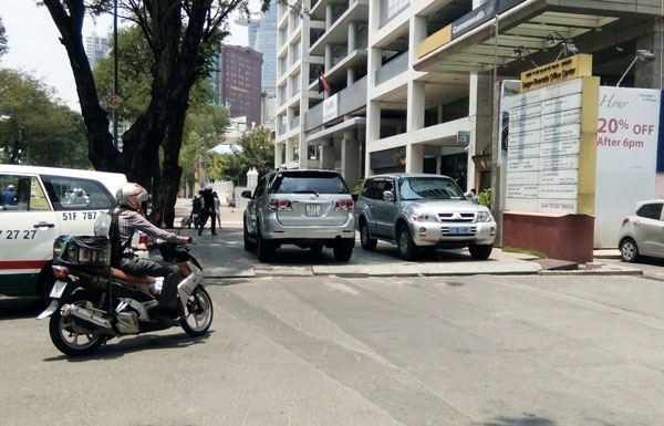 quận 1 giành vỉa hè, đoàn ngọc hải, xe biển xanh, vỉa hè bị tái chiếm, đòi lại vỉa hè, lấn chiếm vỉa hè