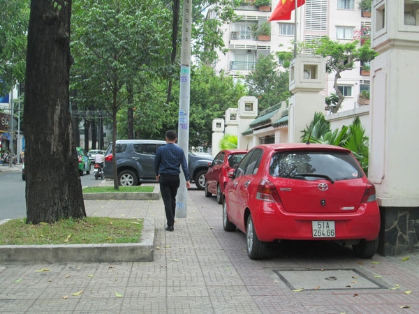 quận 1 giành vỉa hè, đoàn ngọc hải, xe biển xanh, vỉa hè bị tái chiếm, đòi lại vỉa hè, lấn chiếm vỉa hè