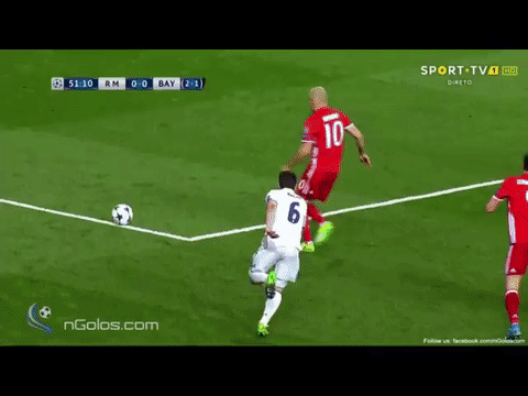Tình huống dẫn đến quả 11m của Bayern Munich