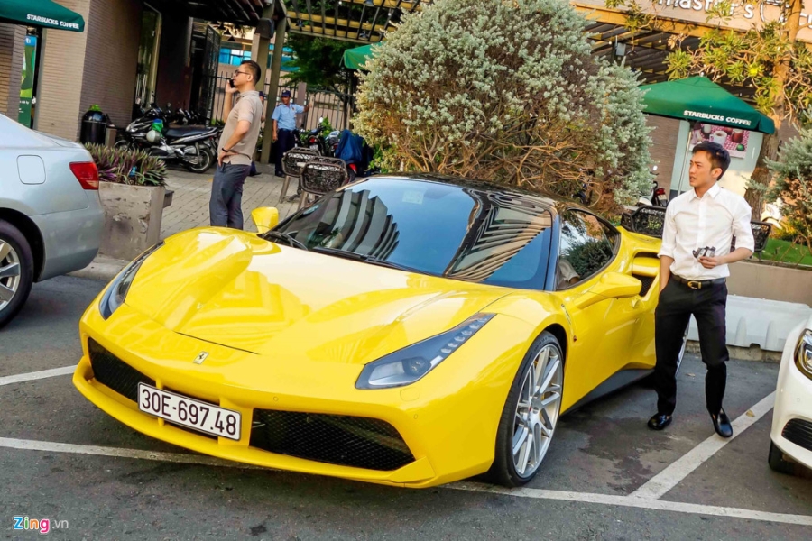 Sieu xe Ferrari 488 GTB mau vang ve tay Cuong Do La hinh anh 2