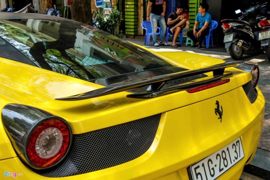 Sieu xe Ferrari doi cu o Sai Gon lot xac nho goi do carbon hinh anh 7