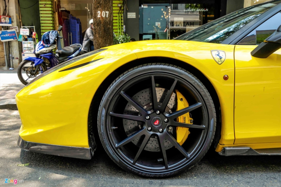 Sieu xe Ferrari doi cu o Sai Gon lot xac nho goi do carbon hinh anh 9