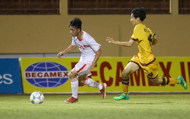 U19 Việt Nam (áo trắng) sẽ đối đầu với Gwangju (Hàn Quốc) trong trận chung kết vào ngày 22/4