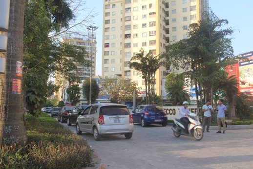 chum anh: doanh nghiep ngang nhien lan chiem via he o tp vinh hinh anh 4