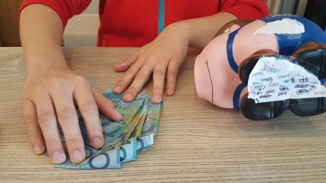 Đồng lương đong đầy nước mắt của du học sinh VN tại Úc 