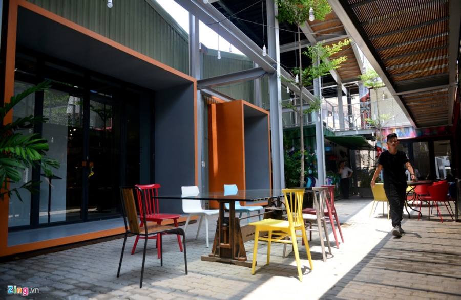 Gioi tre Sai Gon hao hung check-in khu nghe thuat bang container hinh anh 6