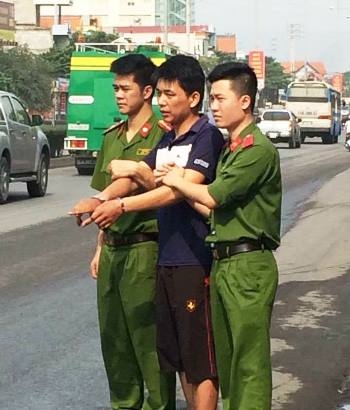 truy-duoi-ten-cuop-nan-nhan-tong-vao-dai-phan-cach-tu-vong