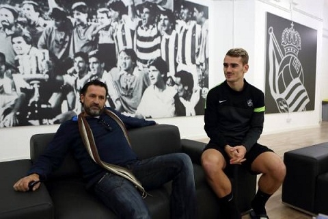 Antoine Griezmann thua nhan co su quan tam tu MU hinh anh