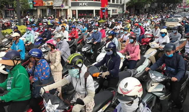 Đến ngày đầu tuần sáng nay 24/4, nhiều tuyến đường, giao lộ ở khu vực trung tâm Sài Gòn bị ùn tắc khá nghiêm trọng...