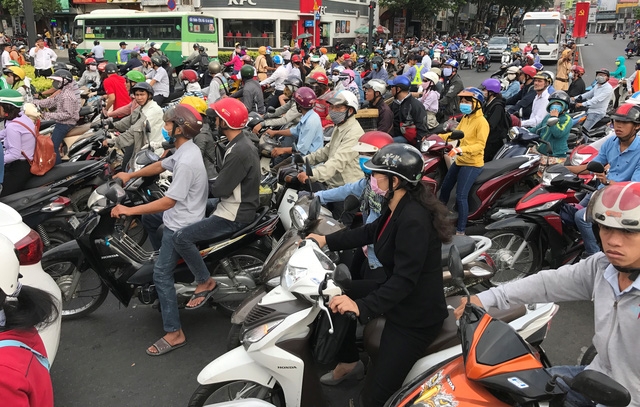 Đến hơn 9h cùng ngày, giao thông mới dần được ổn định. Tuy nhiên các lực lượng điều tiết vẫn có mặt tại hiện trường để hướng dẫn giao thông.