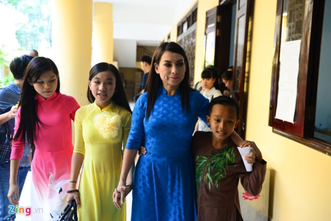 Phi Nhung han che cho Ho Van Cuong chay show hinh anh 2