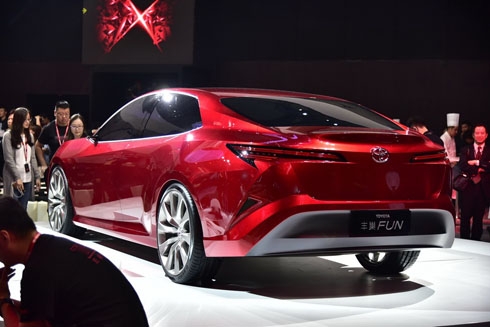 toyota-fun-concept-phien-ban-camry-bay-bong-page-3-2