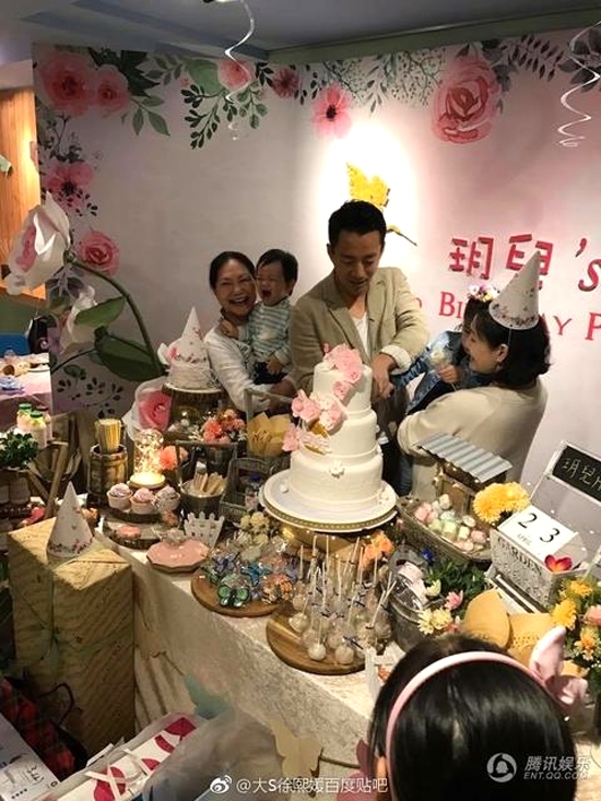 Ngày 23/4, Từ Hy Viên tổ chức sinh nhật cho con gái đầu lòng tại một khách sạn do vợ chồng cô làm chủ.