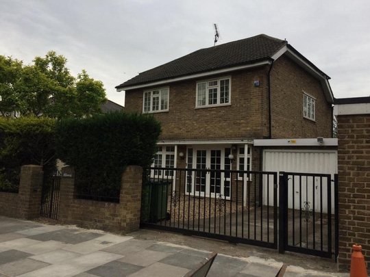 Căn nhà bía ẩn ở quận Blackheath, Đông Nam thủ đô London. Ảnh: SWNS