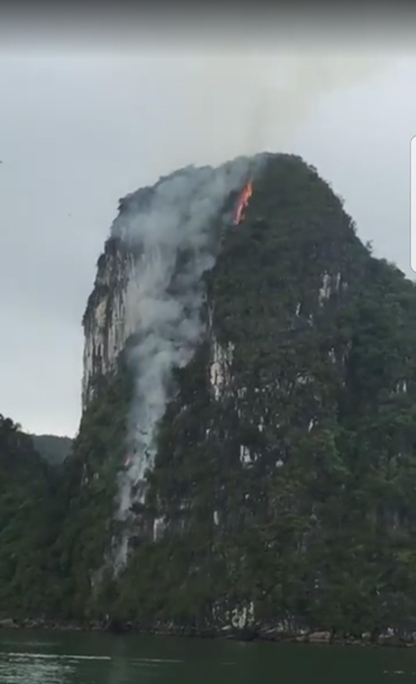 clip: nui da giua vinh ha long boc chay nghi ngut hinh anh 1