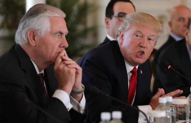  Tổng thống Mỹ Donald Trump (phải) và Ngoại trưởng Rex Tillerson. (Ảnh: Reuters) 