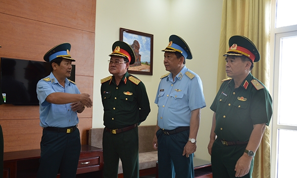 NÓNG: Trực thăng quân sự Trung đoàn 917 chính thức chuyển từ Tân Sơn Nhất về Cần Thơ - Ảnh 1.