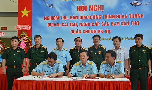 NÓNG: Trực thăng quân sự Trung đoàn 917 chính thức chuyển từ Tân Sơn Nhất về Cần Thơ - Ảnh 2.