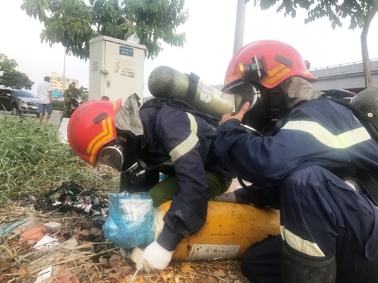 Vật thể lạ, khí độc, đại lộ Sài Gòn, đại lộ Phạm Văn Đồng, CS PCCC, ngạt khí độc