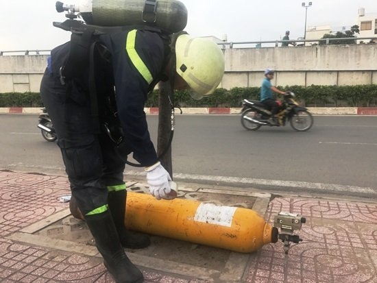Vật thể lạ, khí độc, đại lộ Sài Gòn, đại lộ Phạm Văn Đồng, CS PCCC, ngạt khí độc