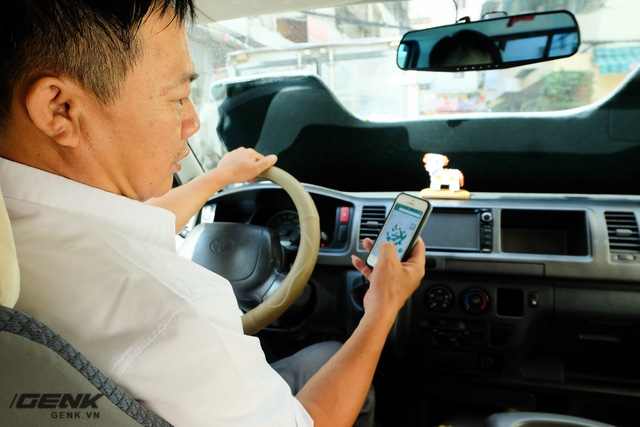  Chú Thúc (47 tuổi) làm nghề tài xế taxi cho biết, chú được đồng nghiệp giới thiệu ứng dụng này. Đặc thù công việc phải chở khách hàng đi nhiều nơi trong địa bàn thành phố, việc đỗ xe tại các điểm đến luôn gặp nhiều khó khăn, đặc biệt là vào giờ cao điểm hay vào các khu đường một chiều. Theo chú chia sẻ, ứng dụng này hỗ trợ chú rất tốt, chú không còn phải mất thời gian và tiền xăng để chạy nhiều vòng trên đường phố tim một bãi đỗ nữa. Từ ngày được người bạn giới thiệu cho, chú cũng đã chia sẻ nó cho rất nhiều người khác cùng biết. 
