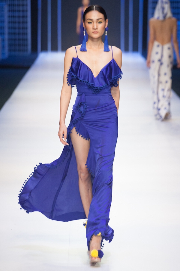 ha-anh-mac-sexy-lam-vedette-tren-san-dien-thoi-trang-8