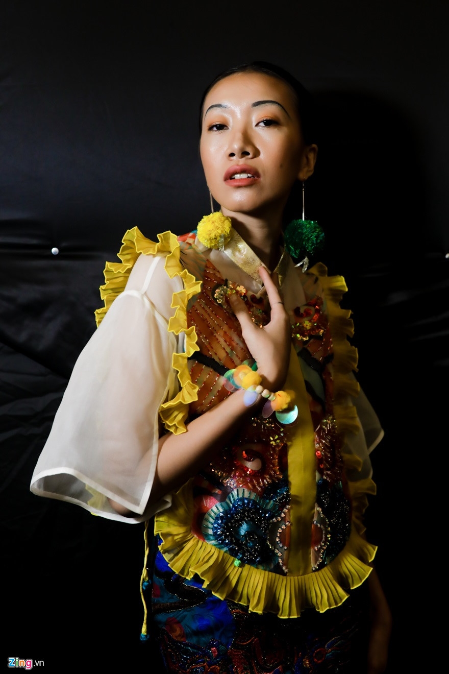 Xu huong trang diem chan may mong o Tuan le thoi trang hinh anh 6