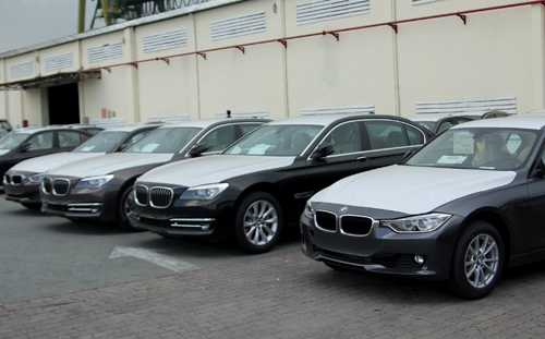 hang-tram-xe-bmw-nam-cho-nua-nam-tai-cang-viet-nam