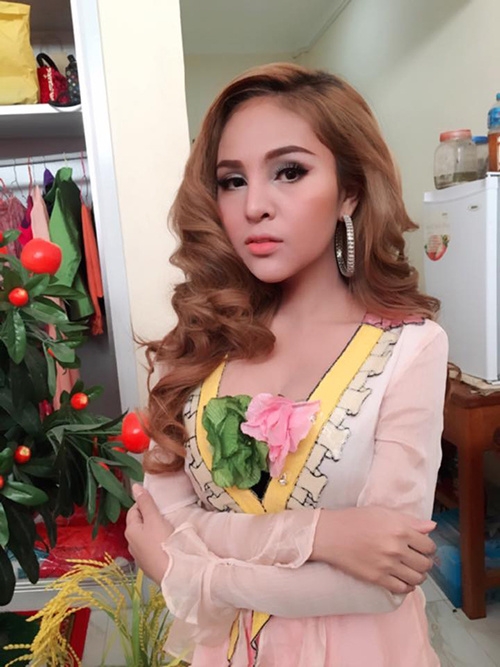 Nhan sắc diễn viên Campuchia bị cấm đóng phim vì quá sexy