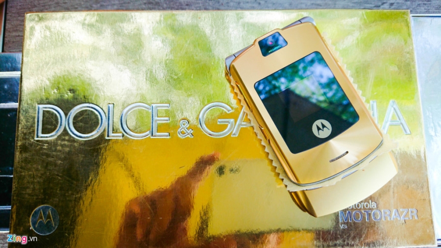 Motorola V3i phien ban Dolce & Gabbana doc la tai VN hinh anh 2