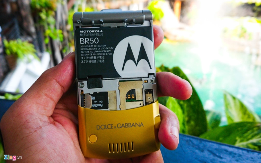 Motorola V3i phien ban Dolce & Gabbana doc la tai VN hinh anh 7