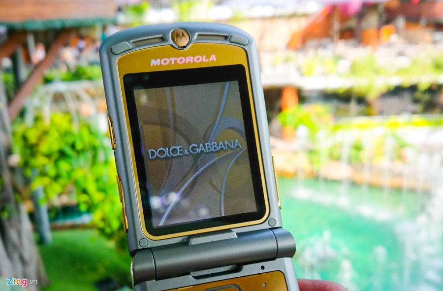 Motorola V3i phien ban Dolce & Gabbana doc la tai VN hinh anh 8