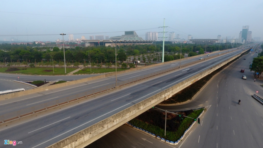 Canh trai nguoc tren duong pho dip nghi le 30/4 hinh anh 5
