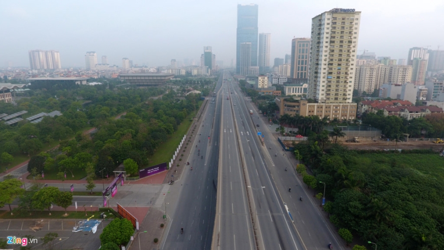Canh trai nguoc tren duong pho dip nghi le 30/4 hinh anh 6