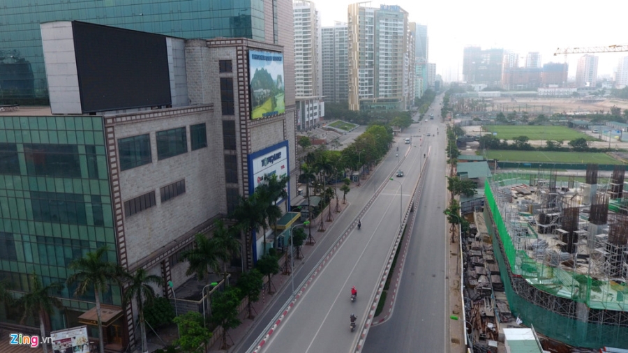 Canh trai nguoc tren duong pho dip nghi le 30/4 hinh anh 11