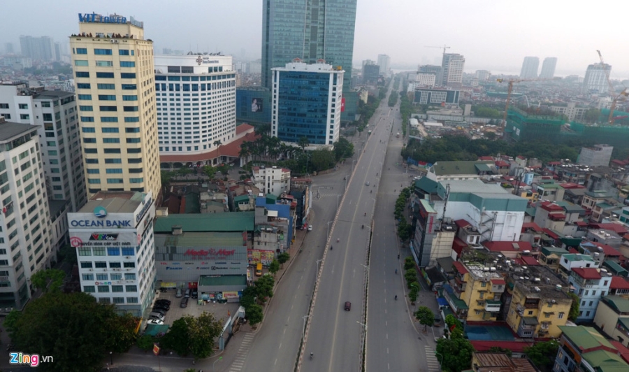 Canh trai nguoc tren duong pho dip nghi le 30/4 hinh anh 16