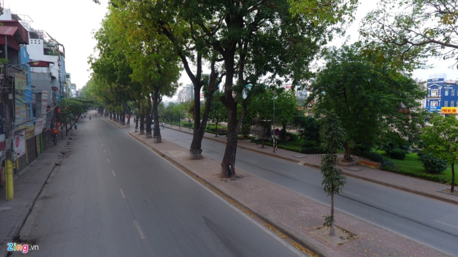 Canh trai nguoc tren duong pho dip nghi le 30/4 hinh anh 19