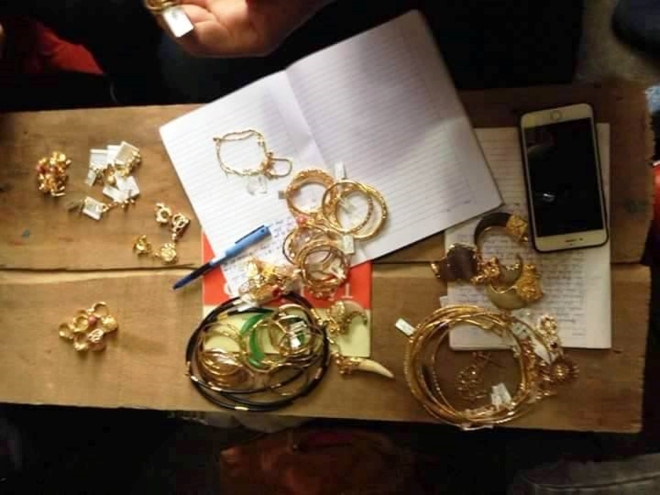 Ke gian nang lo trang suc tri gia 700 trieu o tiem vang hinh anh 1