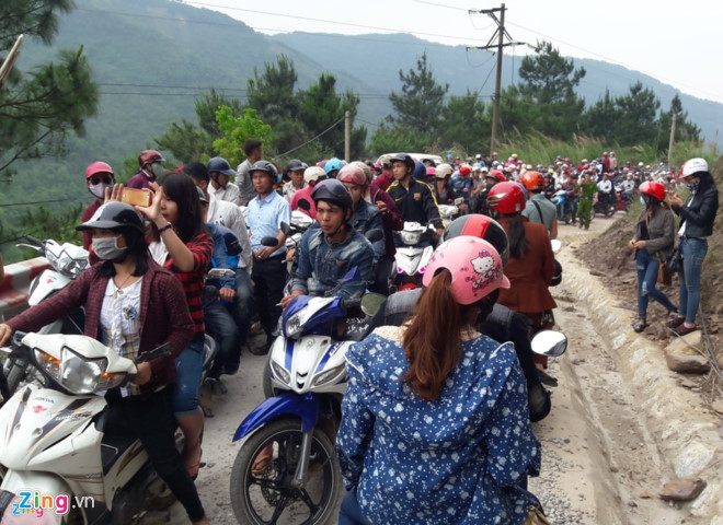 Tai nan giao thong lam 15 nguoi chet ngay 30/4 hinh anh 1