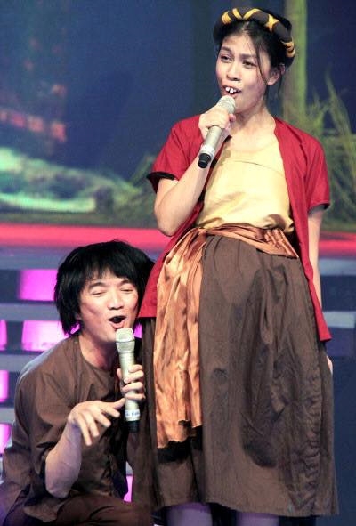 Dam Vinh Hung to nha san xuat loi dung nghe si de PR game show hinh anh 2