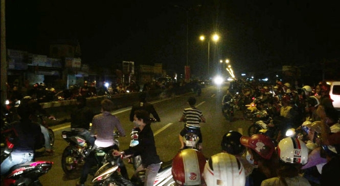 'Quái xế' tụ tập đua xe rồi livestream 