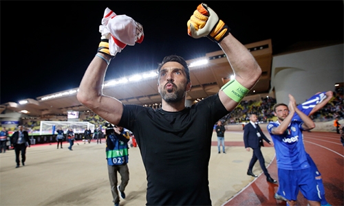 buffon-cham-moc-100-tran-cung-juventus-o-champions-league