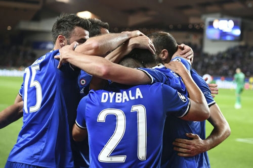 da bai monaco, juve san bang ky luc cua arsenal hinh anh 1