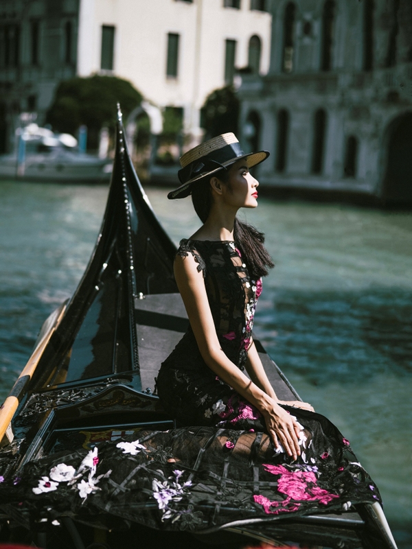 hoang-thuy-dien-vay-da-hoi-yeu-kieu-o-italy-8